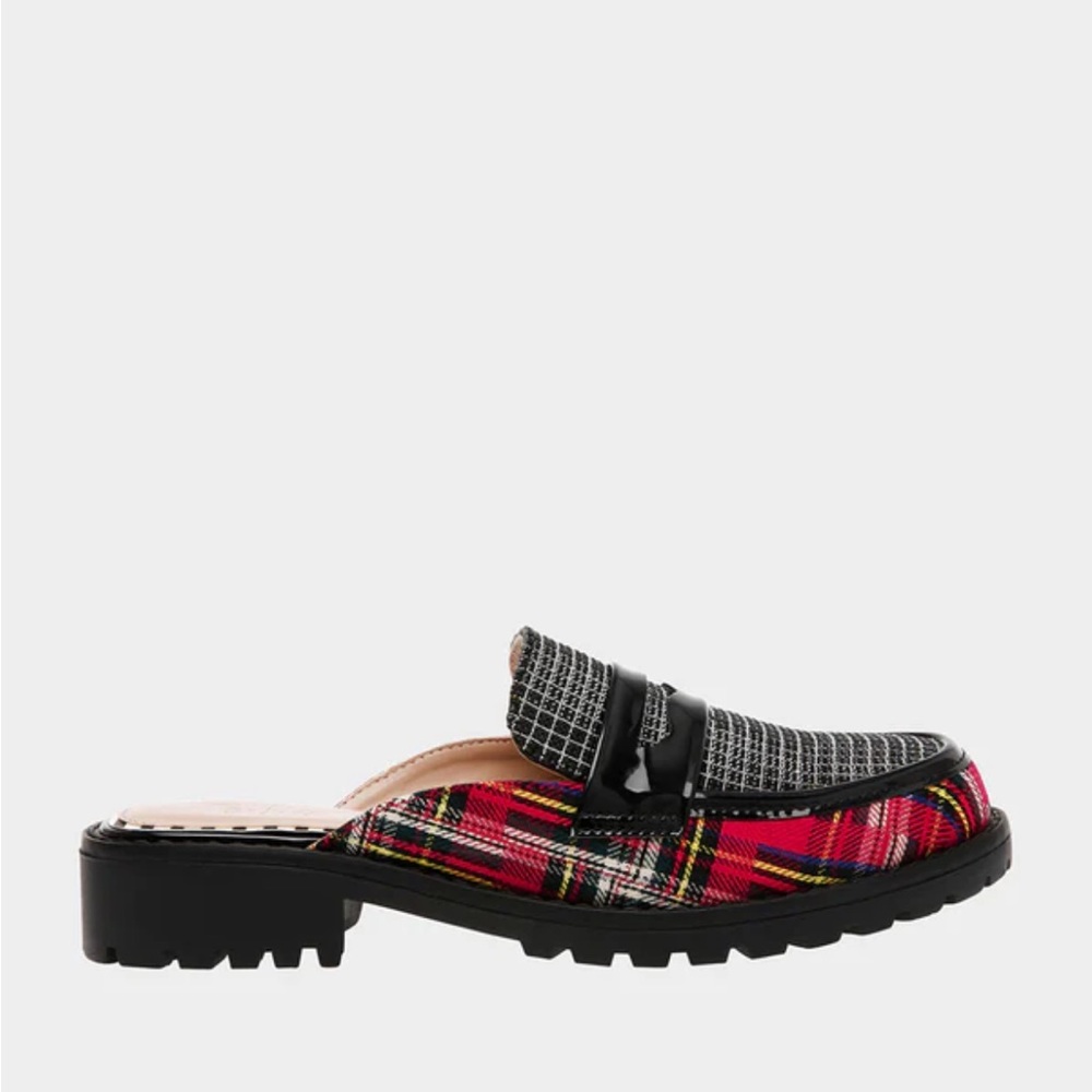 Betsey Johnson Ronin Slip on Loafer 6m